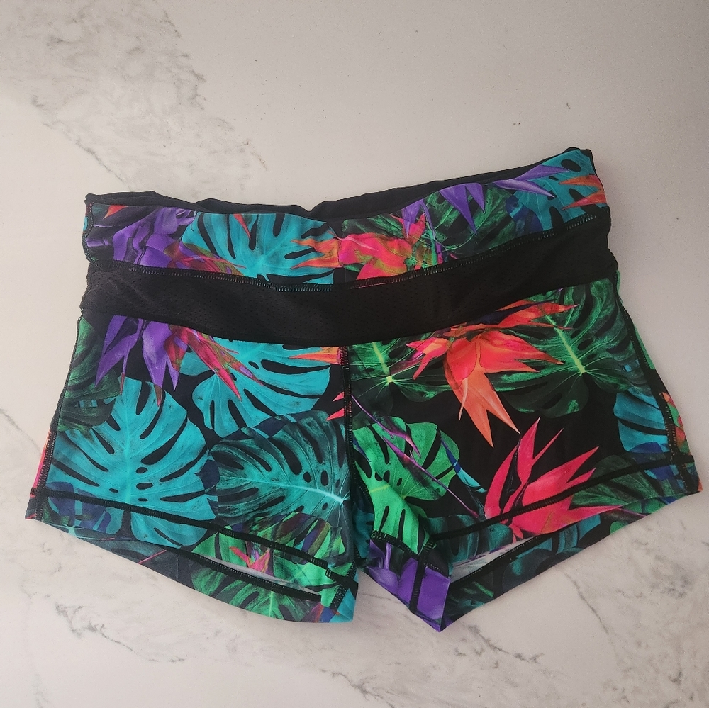 With Love from Paradise Tropical Floral Large Shorts - Picture 9 of 10